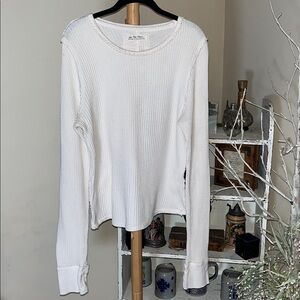We The Free Ivory M/L Waffle Knit Top excellent condition, thumb holes! EUC